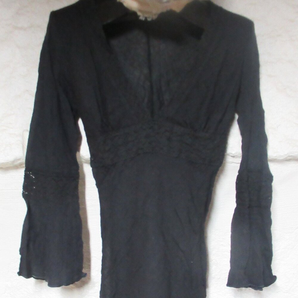 Elan Black Gauze V Neck Top Sz. M